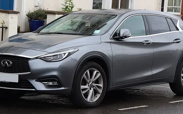 Infiniti Q30